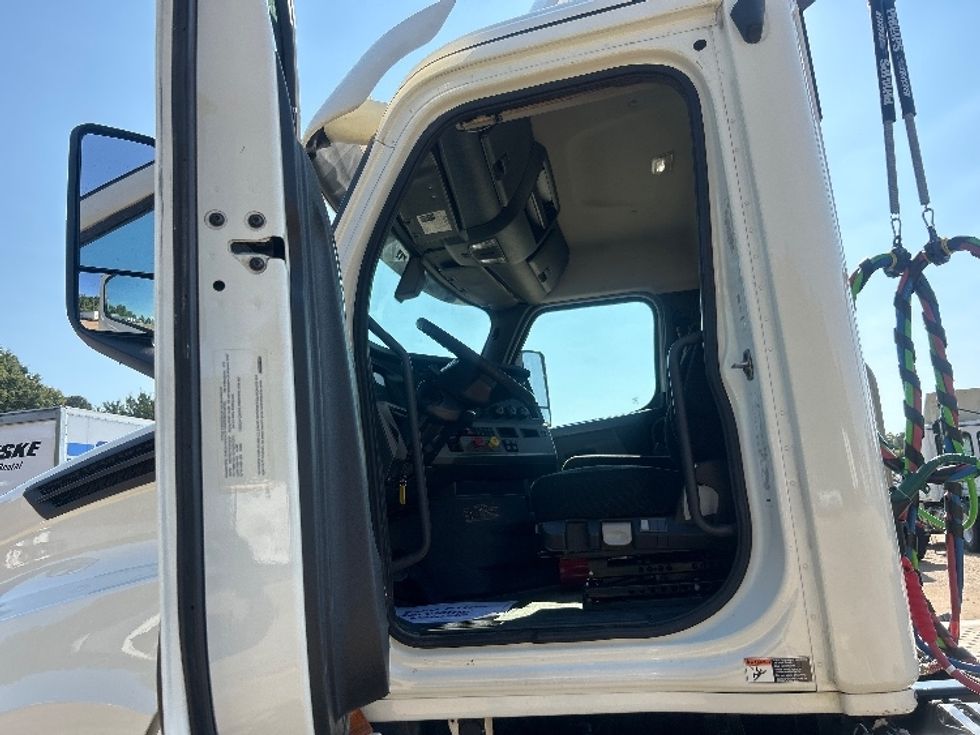 Day Cab Tractor-Heavy Duty Tractors-Freightliner-2019-T12642ST-Memphis-TN-556,931\n\t\tmiles-$ 30,750 - Image 9