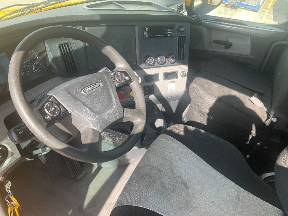 Day Cab Tractor-Heavy Duty Tractors-Freightliner-2019-T12642ST-Memphis-TN-580,136\n\t\tmiles-$ 24,750 - Image 10