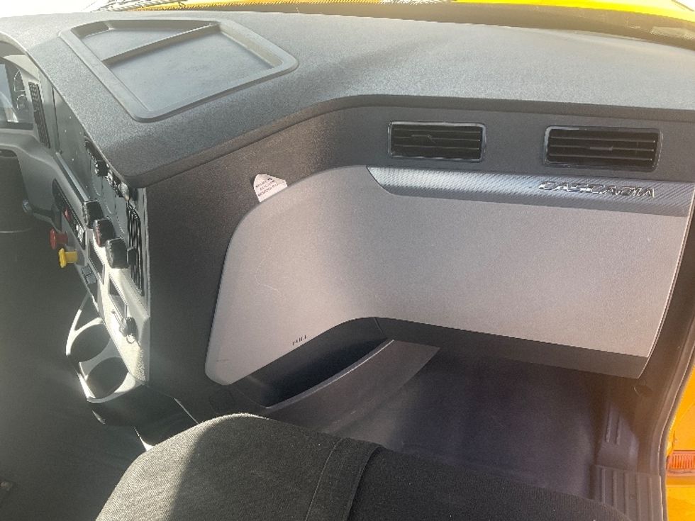 Day Cab Tractor-Heavy Duty Tractors-Freightliner-2019-T12642ST-Memphis-TN-580,136\n\t\tmiles-$ 24,750 - Image 13