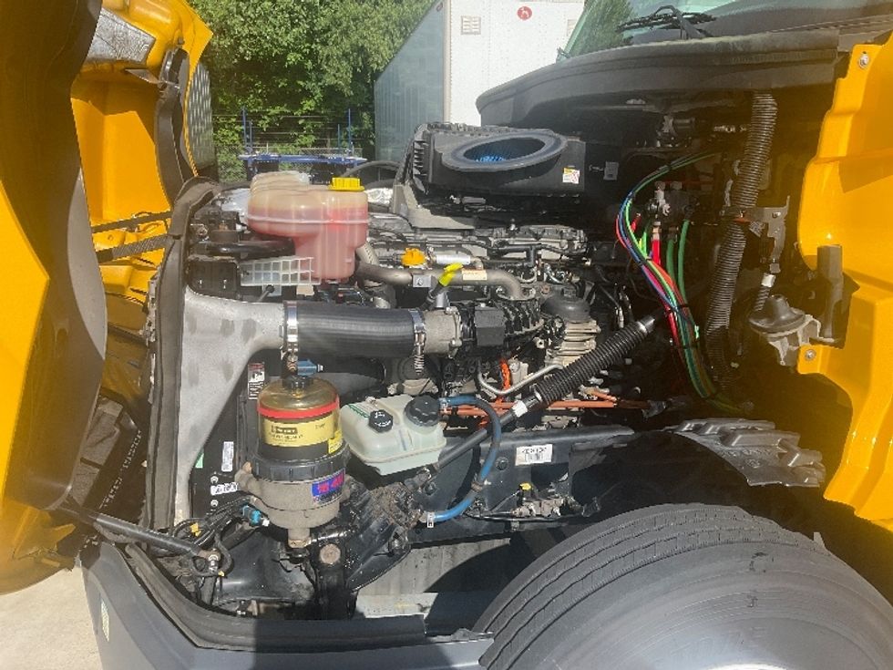 Day Cab Tractor-Heavy Duty Tractors-Freightliner-2019-T12642ST-Memphis-TN-580,136\n\t\tmiles-$ 24,750 - Image 16