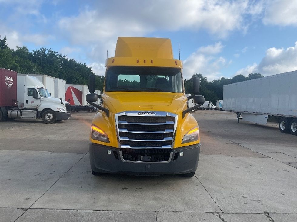 Day Cab Tractor-Heavy Duty Tractors-Freightliner-2019-T12642ST-Memphis-TN-580,136\n\t\tmiles-$ 24,750 - Image 2
