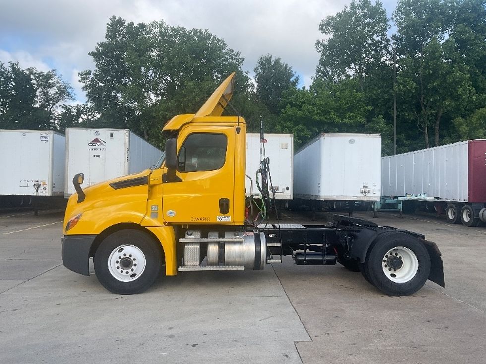 Day Cab Tractor-Heavy Duty Tractors-Freightliner-2019-T12642ST-Memphis-TN-580,136\n\t\tmiles-$ 24,750 - Image 4