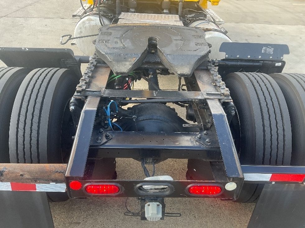 Day Cab Tractor-Heavy Duty Tractors-Freightliner-2019-T12642ST-Memphis-TN-580,136\n\t\tmiles-$ 24,750 - Image 6