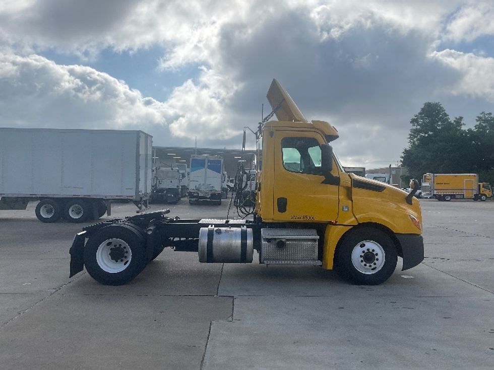 Day Cab Tractor-Heavy Duty Tractors-Freightliner-2019-T12642ST-Memphis-TN-580,136\n\t\tmiles-$ 24,750 - Image 8