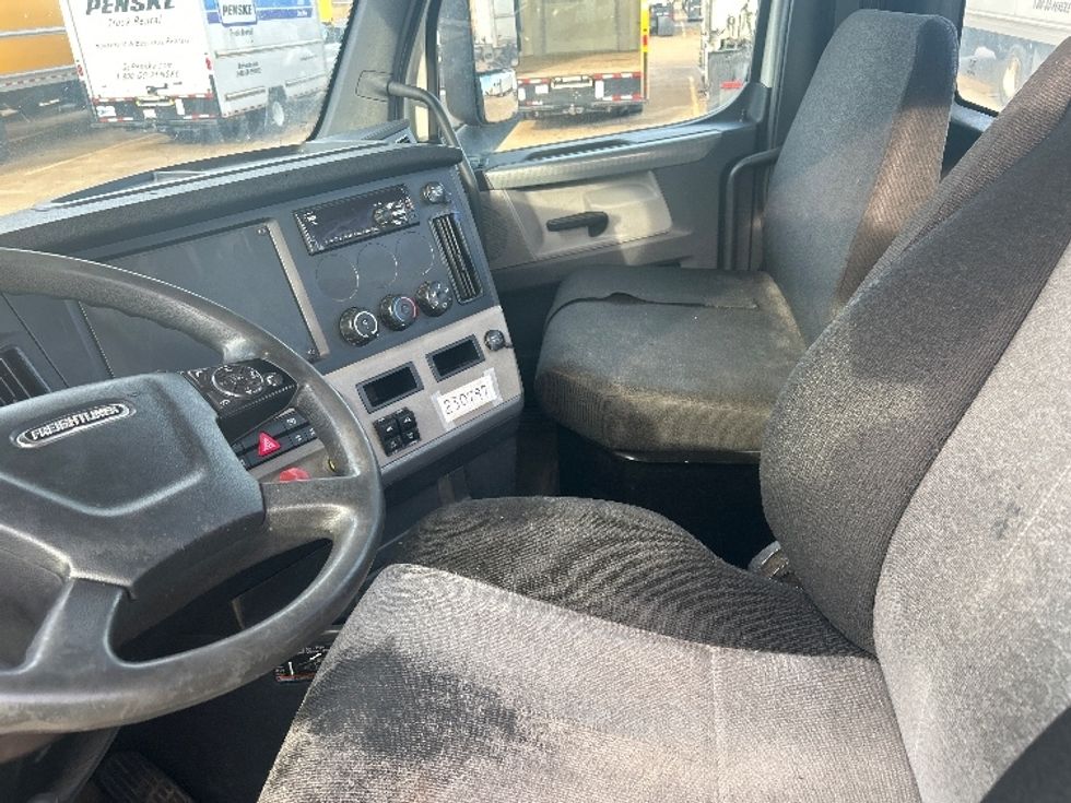 Day Cab Tractor-Heavy Duty Tractors-Freightliner-2019-T12642ST-Memphis-TN-606,037\n\t\tmiles-$ 27,500 - Image 10