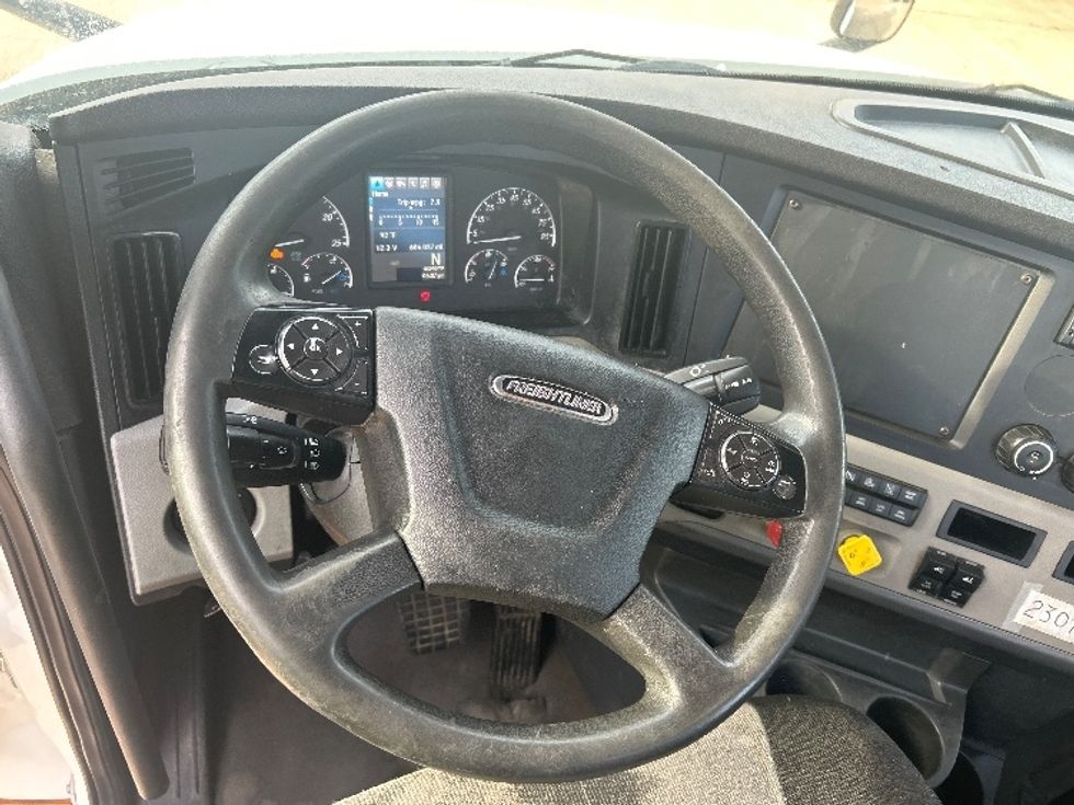 Day Cab Tractor-Heavy Duty Tractors-Freightliner-2019-T12642ST-Memphis-TN-606,037\n\t\tmiles-$ 27,500 - Image 11