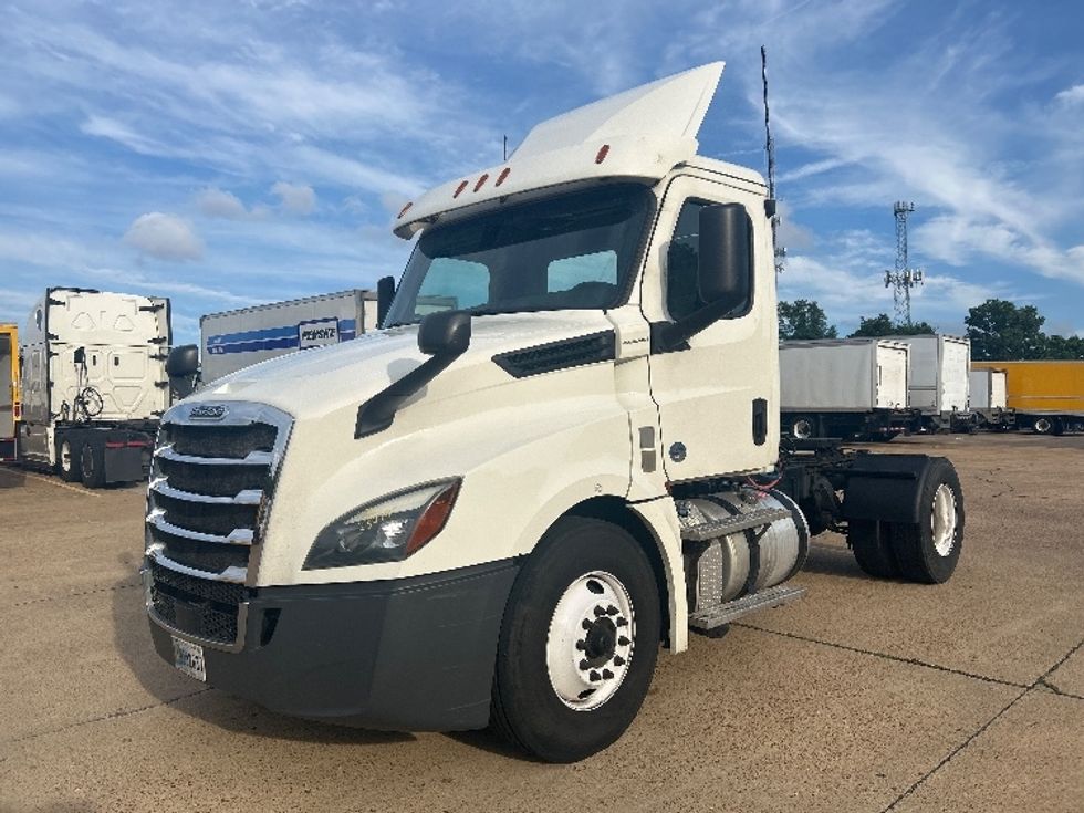 2019 Freightliner Cascadia 126" Day cab photo 3