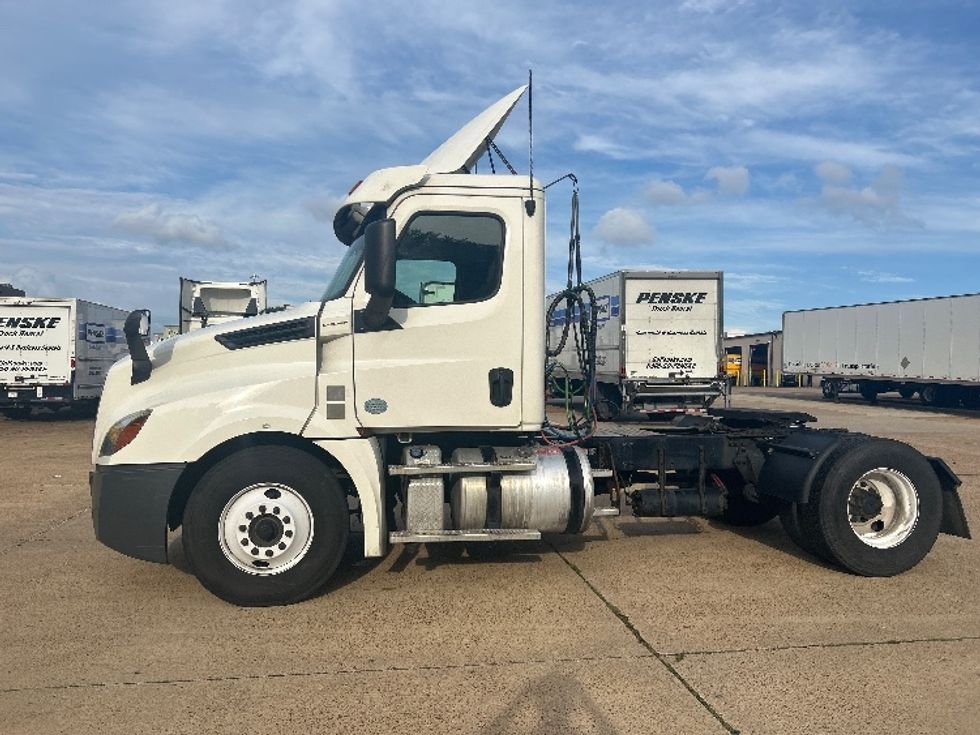 2019 Freightliner Cascadia 126" Day cab photo 4