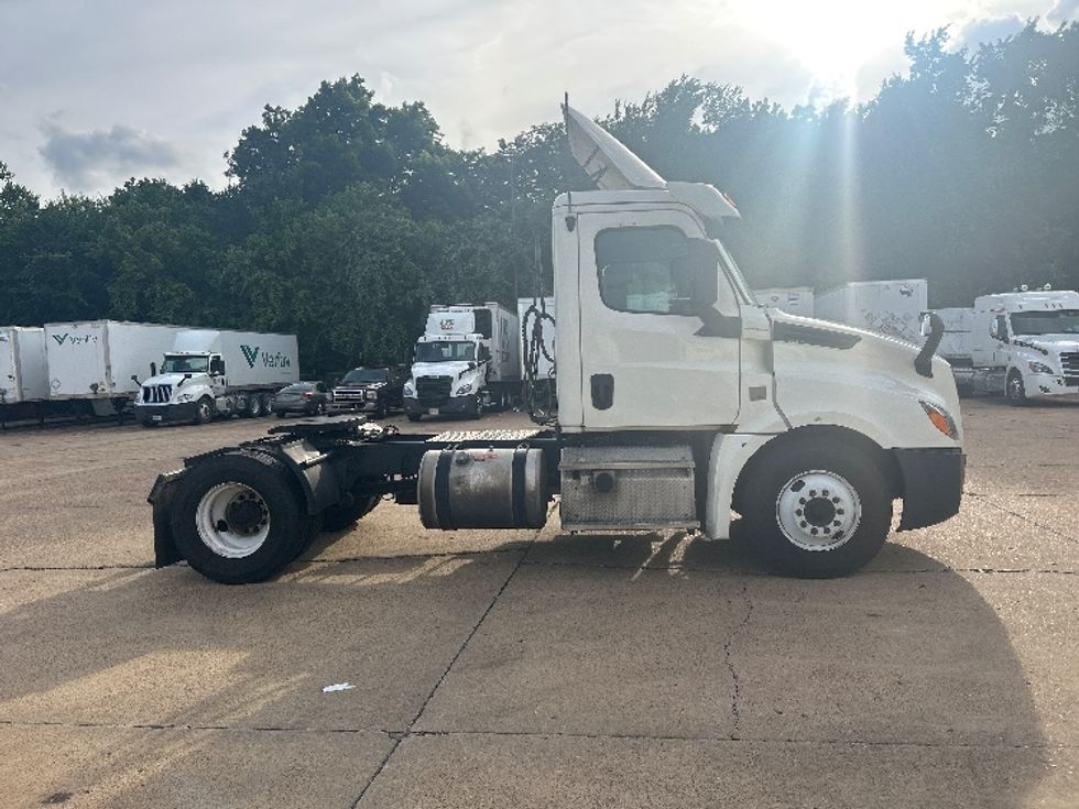 Day Cab Tractor-Heavy Duty Tractors-Freightliner-2019-T12642ST-Memphis-TN-606,037\n\t\tmiles-$ 27,500 - Image 8