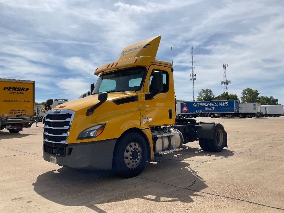 Day Cab Tractor-Heavy Duty Tractors-Freightliner-2019-T12642ST-Memphis-TN-742,628\n\t\tmiles-$ 22,500 - Image 1