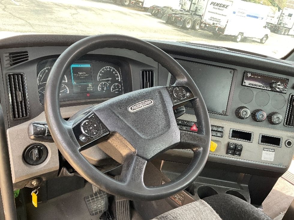 Day Cab Tractor-Heavy Duty Tractors-Freightliner-2019-T12642ST-Memphis-TN-742,628\n\t\tmiles-$ 22,500 - Image 11