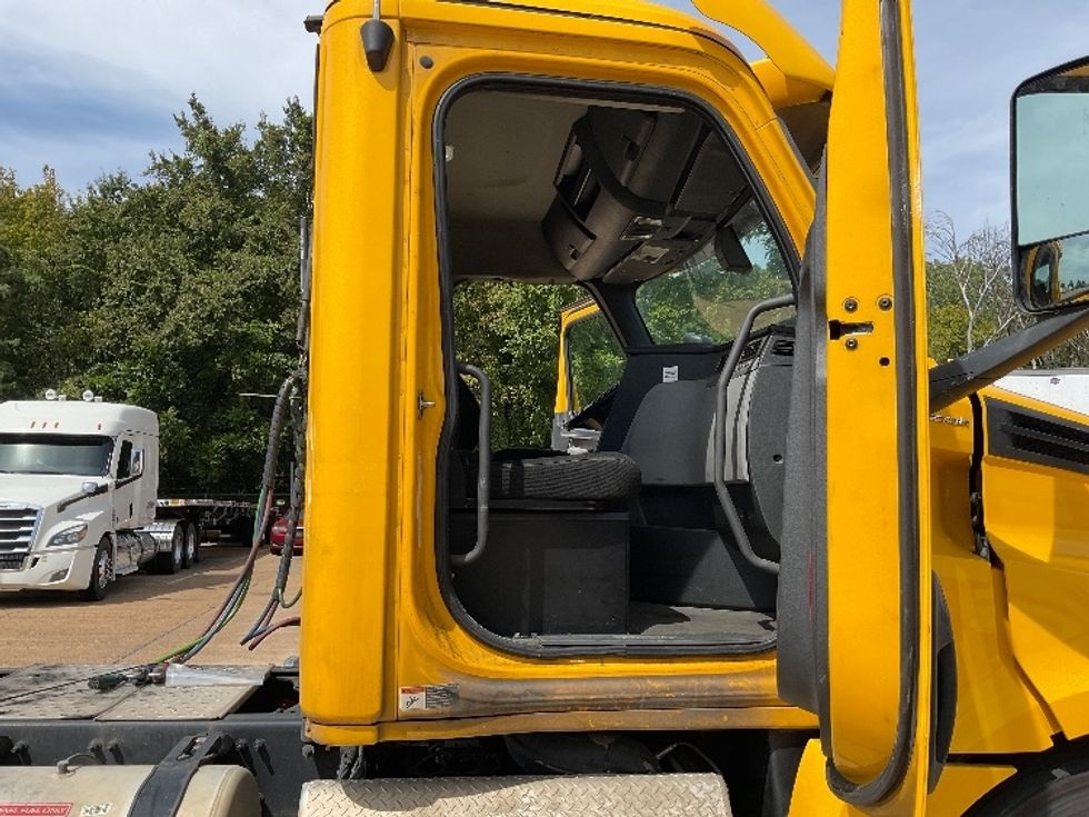 Day Cab Tractor-Heavy Duty Tractors-Freightliner-2019-T12642ST-Memphis-TN-742,628\n\t\tmiles-$ 22,500 - Image 12
