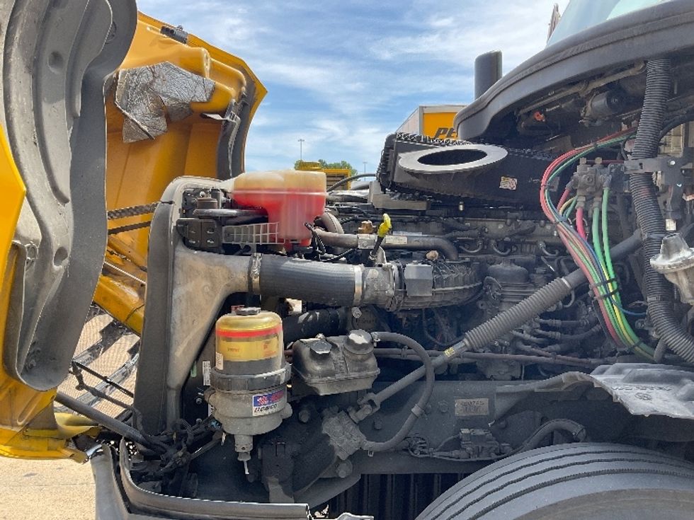 Day Cab Tractor-Heavy Duty Tractors-Freightliner-2019-T12642ST-Memphis-TN-742,628\n\t\tmiles-$ 22,500 - Image 16