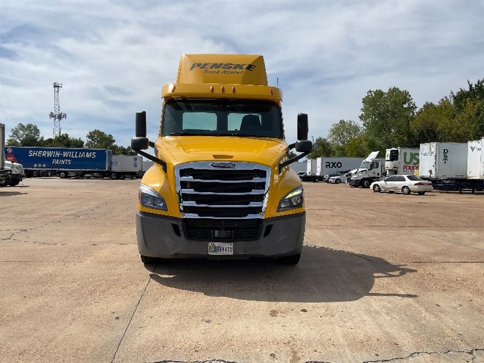 Day Cab Tractor-Heavy Duty Tractors-Freightliner-2019-T12642ST-Memphis-TN-742,628\n\t\tmiles-$ 22,500 - Image 2