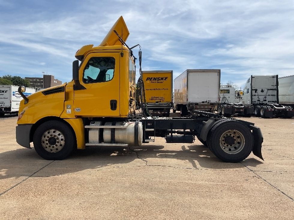 Day Cab Tractor-Heavy Duty Tractors-Freightliner-2019-T12642ST-Memphis-TN-742,628\n\t\tmiles-$ 22,500 - Image 4