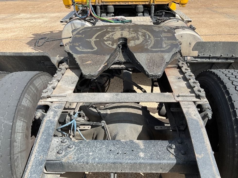 Day Cab Tractor-Heavy Duty Tractors-Freightliner-2019-T12642ST-Memphis-TN-742,628\n\t\tmiles-$ 22,500 - Image 6