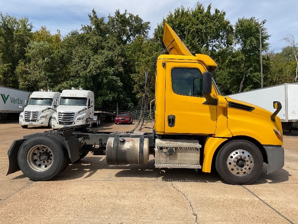Day Cab Tractor-Heavy Duty Tractors-Freightliner-2019-T12642ST-Memphis-TN-742,628\n\t\tmiles-$ 22,500 - Image 8