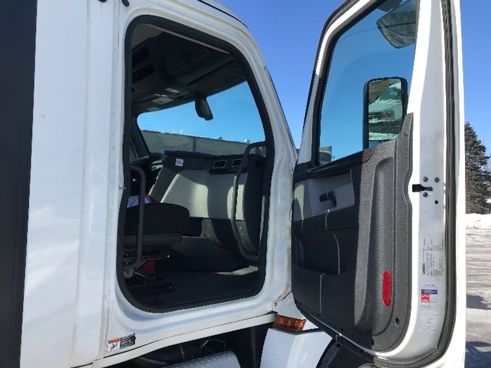 Day Cab Tractor-Heavy Duty Tractors-Freightliner-2019-T12642ST-Milwaukee-WI-491,497\n\t\tmiles-$ 35,750 - Image 12