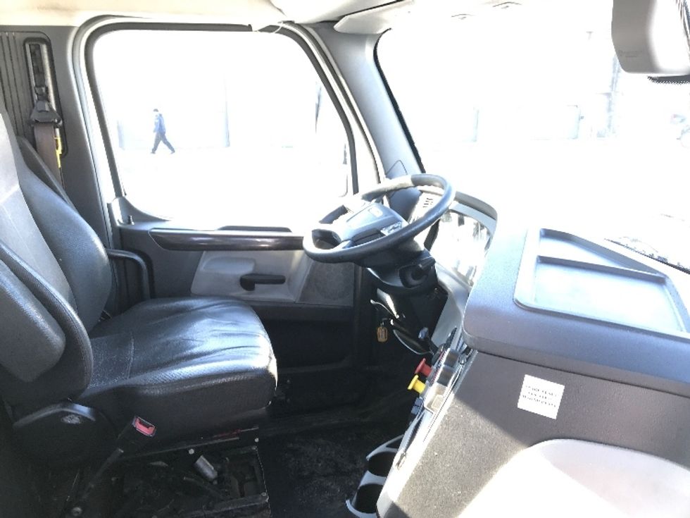 Day Cab Tractor-Heavy Duty Tractors-Freightliner-2019-T12642ST-Milwaukee-WI-491,497\n\t\tmiles-$ 35,750 - Image 14