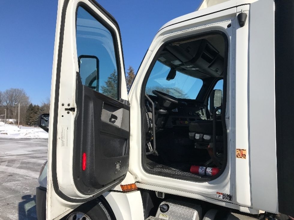 Day Cab Tractor-Heavy Duty Tractors-Freightliner-2019-T12642ST-Milwaukee-WI-491,497\n\t\tmiles-$ 35,750 - Image 9