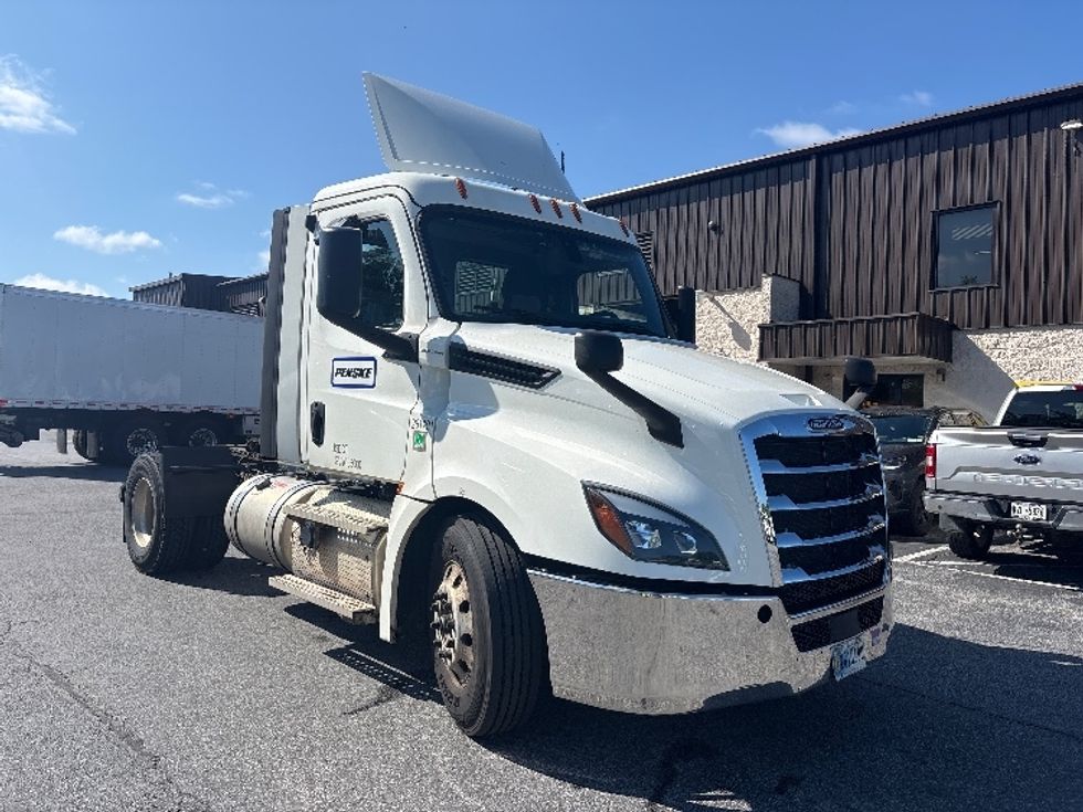 Day Cab Tractor-Heavy Duty Tractors-Freightliner-2019-T12642ST-Montgomery-NY-381,269\n\t\tmiles-$ 36,750 - Image 1