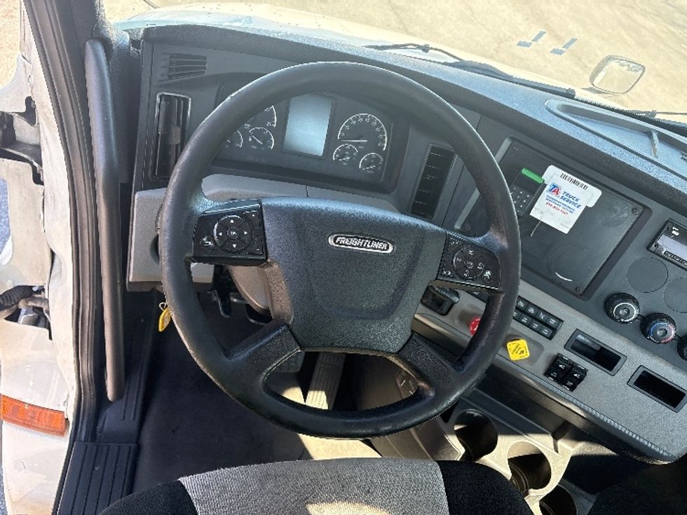 Day Cab Tractor-Heavy Duty Tractors-Freightliner-2019-T12642ST-Montgomery-NY-381,269\n\t\tmiles-$ 36,750 - Image 10