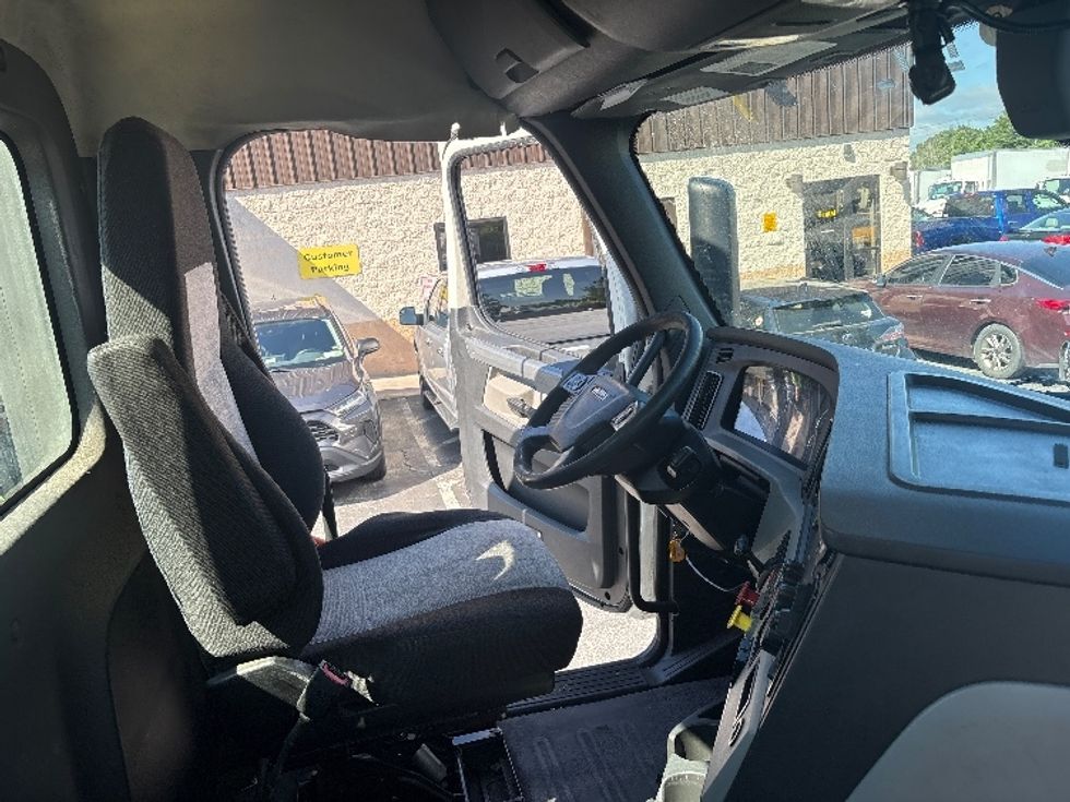 Day Cab Tractor-Heavy Duty Tractors-Freightliner-2019-T12642ST-Montgomery-NY-381,269\n\t\tmiles-$ 36,750 - Image 13