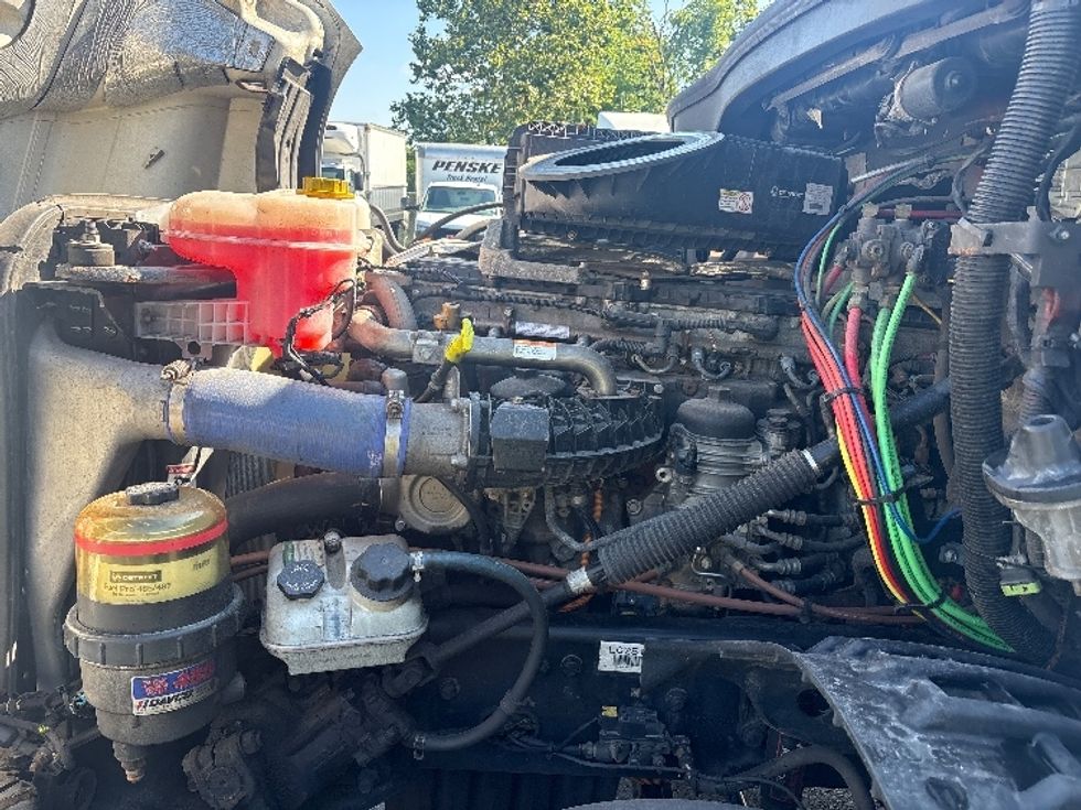 Day Cab Tractor-Heavy Duty Tractors-Freightliner-2019-T12642ST-Montgomery-NY-381,269\n\t\tmiles-$ 36,750 - Image 15
