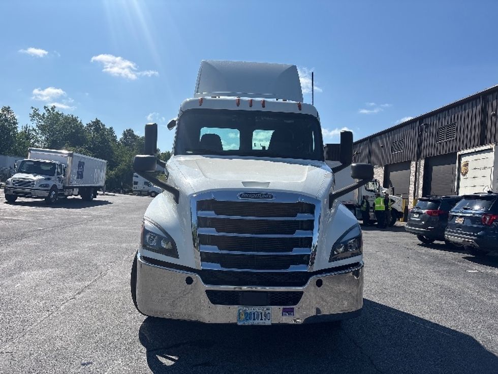 Day Cab Tractor-Heavy Duty Tractors-Freightliner-2019-T12642ST-Montgomery-NY-381,269\n\t\tmiles-$ 36,750 - Image 2