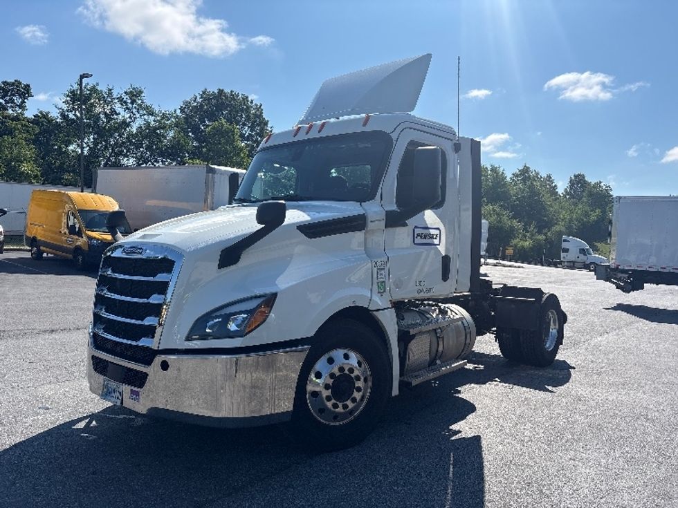 Day Cab Tractor-Heavy Duty Tractors-Freightliner-2019-T12642ST-Montgomery-NY-381,269\n\t\tmiles-$ 36,750 - Image 3