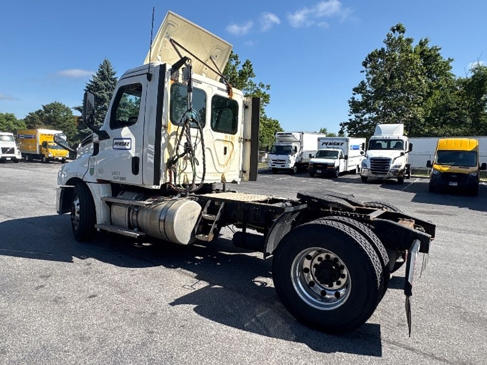 Day Cab Tractor-Heavy Duty Tractors-Freightliner-2019-T12642ST-Montgomery-NY-381,269\n\t\tmiles-$ 36,750 - Image 5