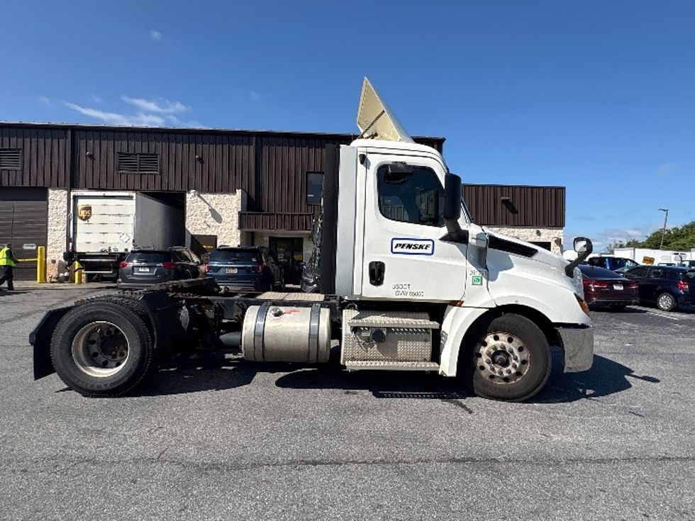 Day Cab Tractor-Heavy Duty Tractors-Freightliner-2019-T12642ST-Montgomery-NY-381,269\n\t\tmiles-$ 36,750 - Image 8