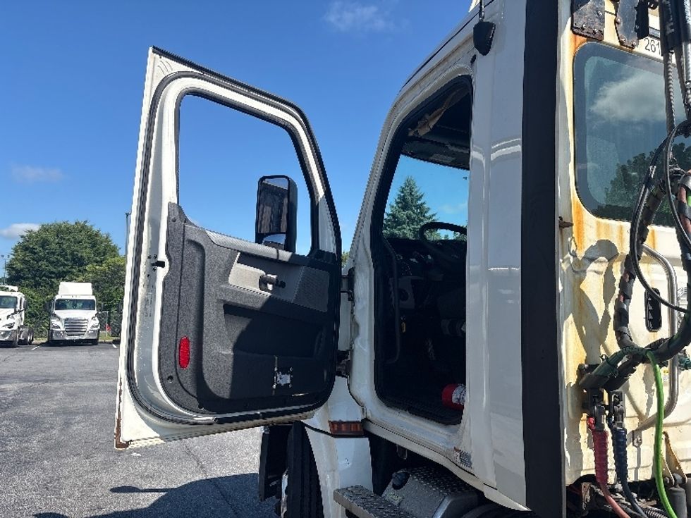 Day Cab Tractor-Heavy Duty Tractors-Freightliner-2019-T12642ST-Montgomery-NY-381,269\n\t\tmiles-$ 36,750 - Image 9