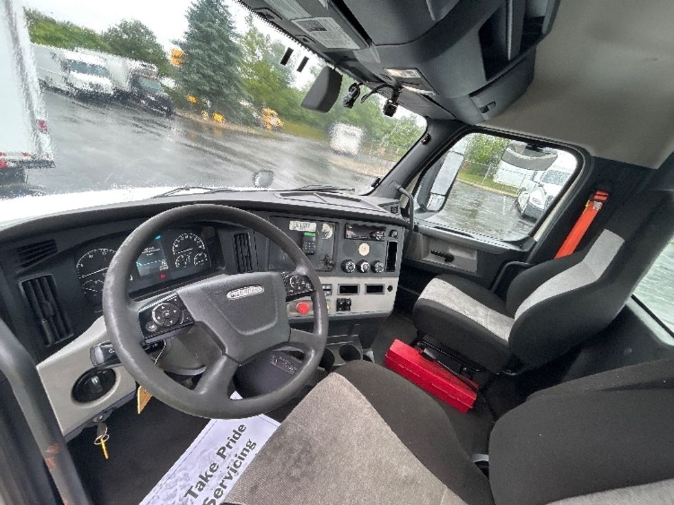 Day Cab Tractor-Heavy Duty Tractors-Freightliner-2019-T12642ST-Montgomery-NY-392,320\n\t\tmiles-$ 36,250 - Image 10