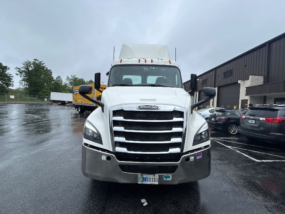 Day Cab Tractor-Heavy Duty Tractors-Freightliner-2019-T12642ST-Montgomery-NY-392,320\n\t\tmiles-$ 36,250 - Image 2