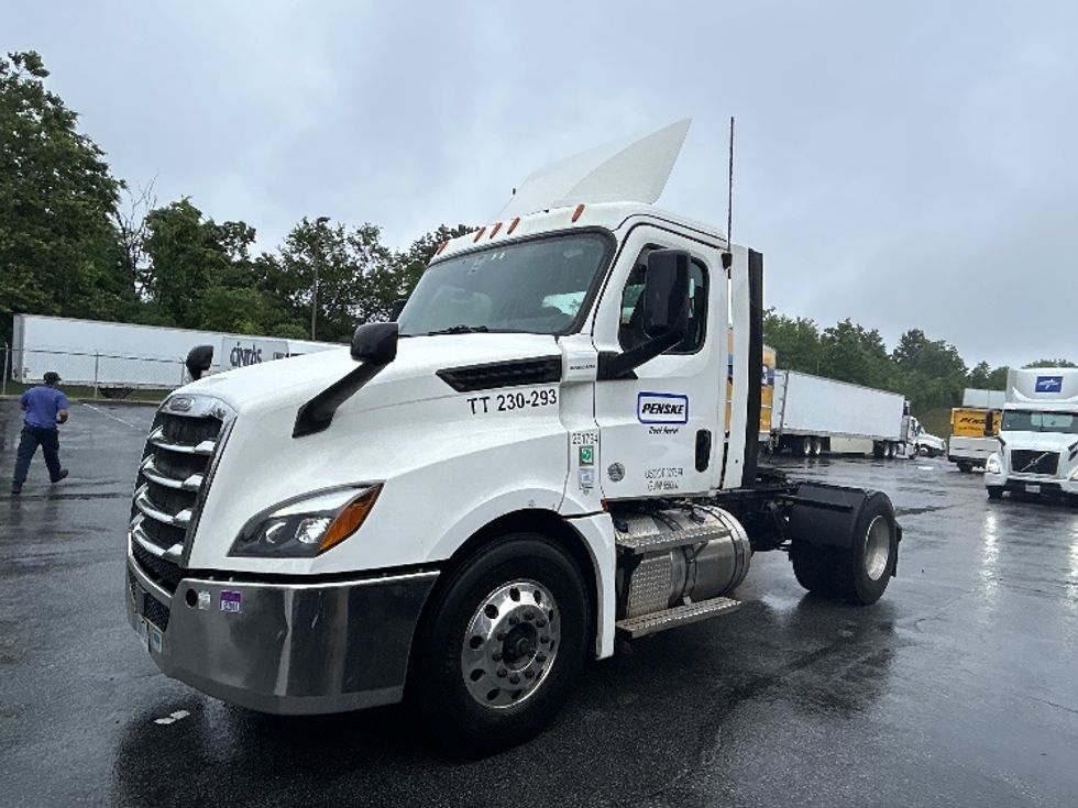 Day Cab Tractor-Heavy Duty Tractors-Freightliner-2019-T12642ST-Montgomery-NY-392,320\n\t\tmiles-$ 36,250 - Image 3