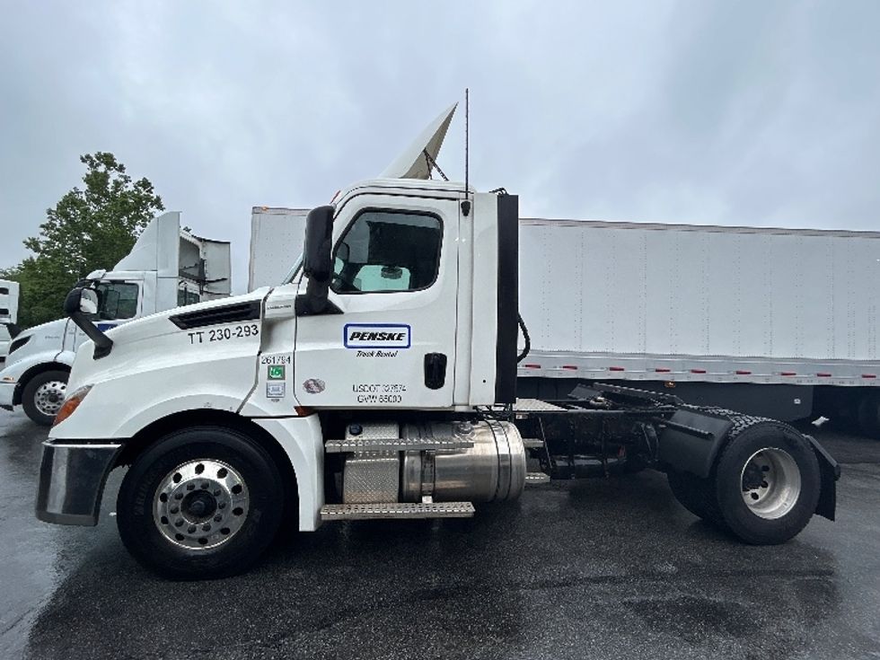 Day Cab Tractor-Heavy Duty Tractors-Freightliner-2019-T12642ST-Montgomery-NY-392,320\n\t\tmiles-$ 36,250 - Image 4