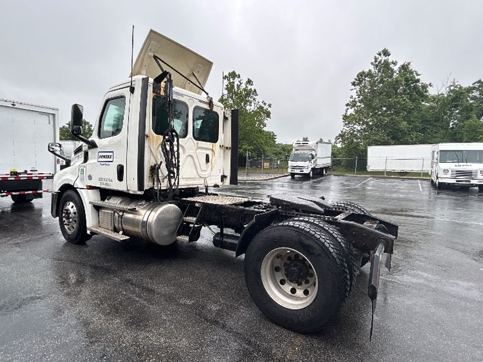 Day Cab Tractor-Heavy Duty Tractors-Freightliner-2019-T12642ST-Montgomery-NY-392,320\n\t\tmiles-$ 36,250 - Image 5