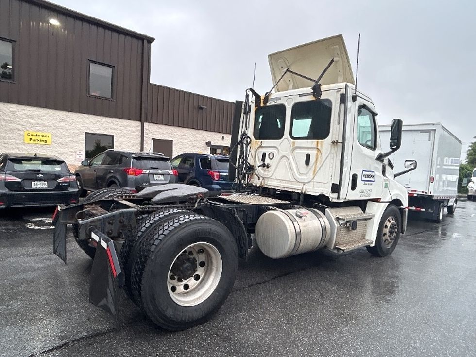 Day Cab Tractor-Heavy Duty Tractors-Freightliner-2019-T12642ST-Montgomery-NY-392,320\n\t\tmiles-$ 36,250 - Image 7