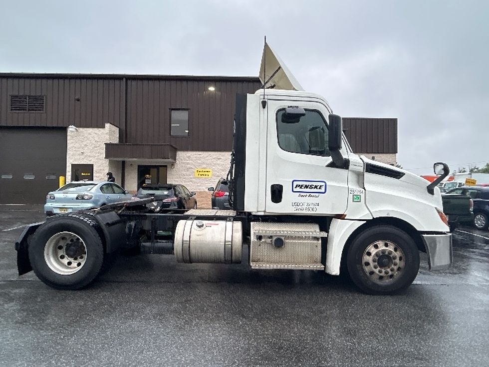 Day Cab Tractor-Heavy Duty Tractors-Freightliner-2019-T12642ST-Montgomery-NY-392,320\n\t\tmiles-$ 36,250 - Image 8