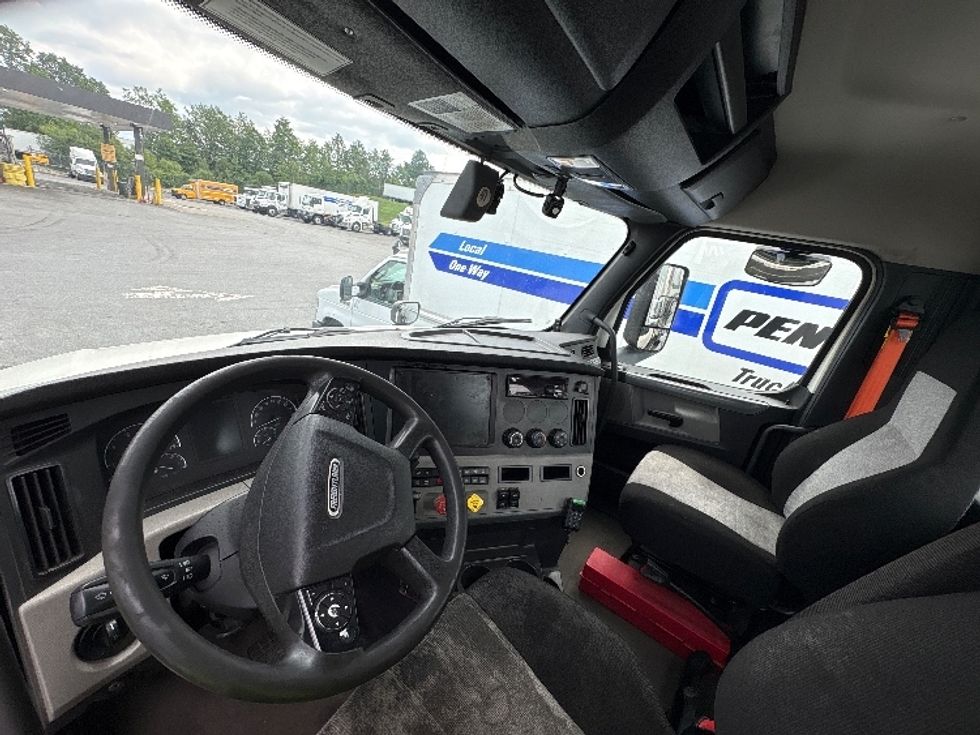 Day Cab Tractor-Heavy Duty Tractors-Freightliner-2019-T12642ST-Montgomery-NY-393,083\n\t\tmiles-$ 36,250 - Image 10