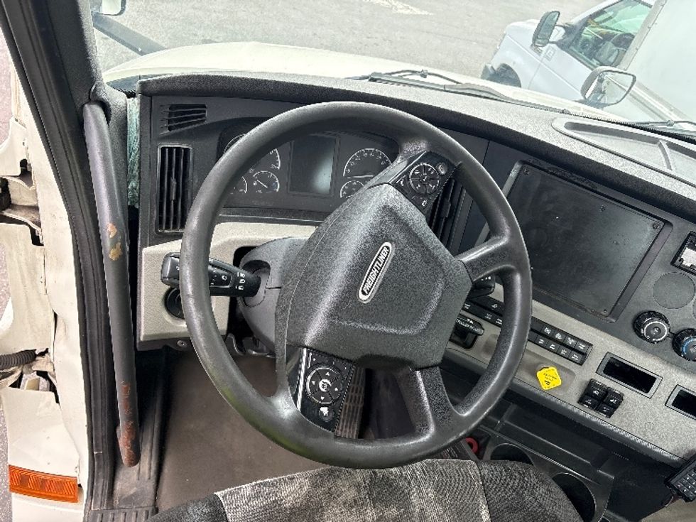 Day Cab Tractor-Heavy Duty Tractors-Freightliner-2019-T12642ST-Montgomery-NY-393,083\n\t\tmiles-$ 36,250 - Image 11