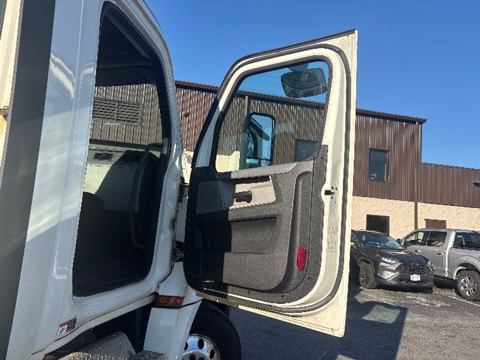 Day Cab Tractor-Heavy Duty Tractors-Freightliner-2019-T12642ST-Montgomery-NY-393,083\n\t\tmiles-$ 36,250 - Image 12