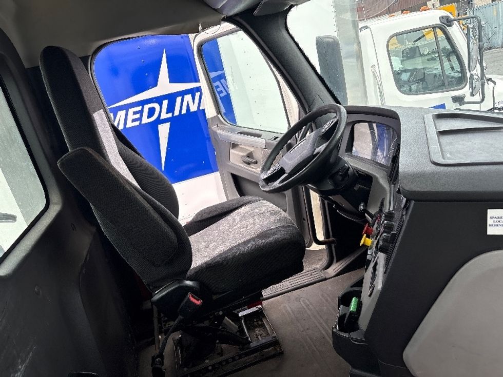 Day Cab Tractor-Heavy Duty Tractors-Freightliner-2019-T12642ST-Montgomery-NY-393,083\n\t\tmiles-$ 36,250 - Image 14