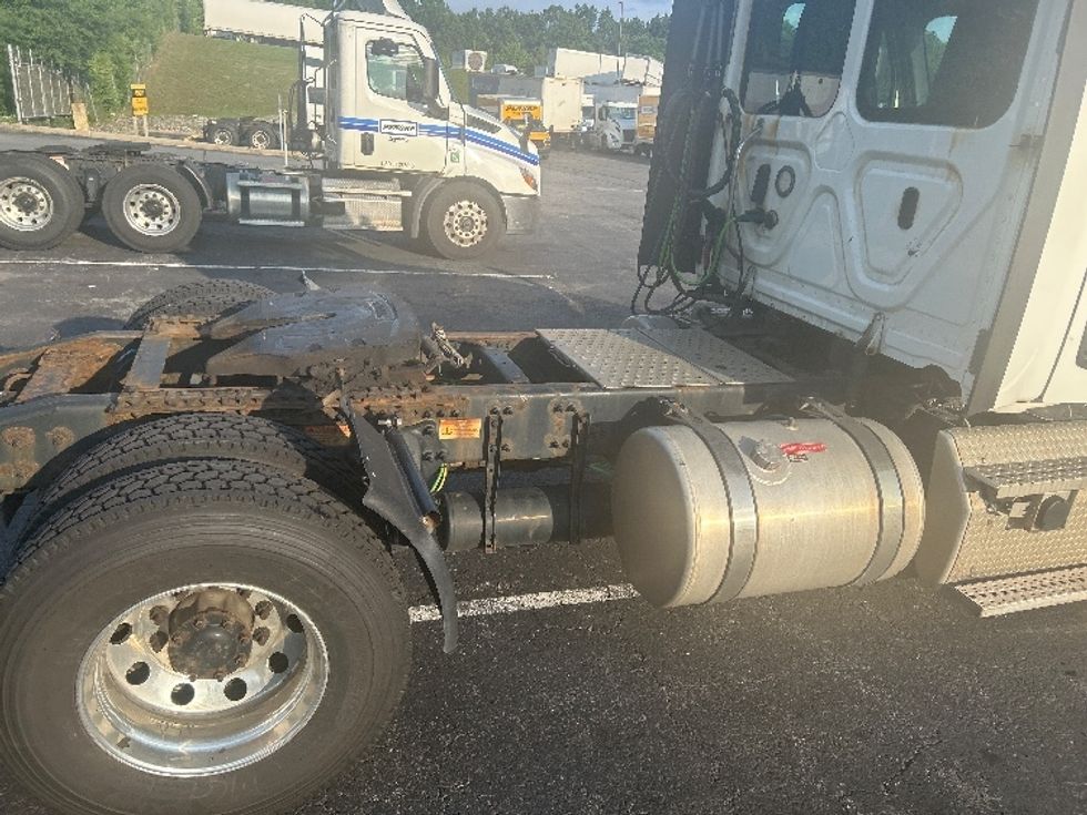 Day Cab Tractor-Heavy Duty Tractors-Freightliner-2019-T12642ST-Montgomery-NY-393,083\n\t\tmiles-$ 36,250 - Image 17