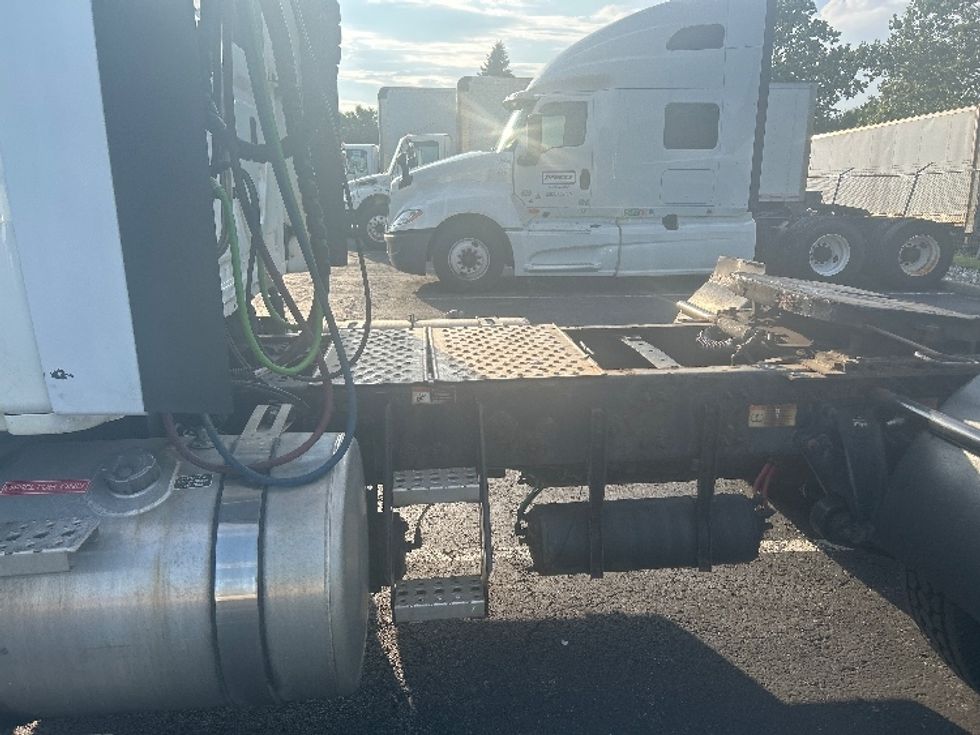 Day Cab Tractor-Heavy Duty Tractors-Freightliner-2019-T12642ST-Montgomery-NY-393,083\n\t\tmiles-$ 36,250 - Image 18