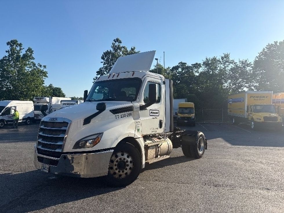 Day Cab Tractor-Heavy Duty Tractors-Freightliner-2019-T12642ST-Montgomery-NY-393,083\n\t\tmiles-$ 36,250 - Image 3
