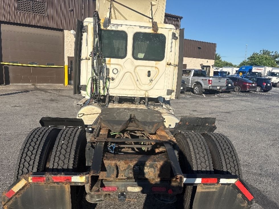 Day Cab Tractor-Heavy Duty Tractors-Freightliner-2019-T12642ST-Montgomery-NY-393,083\n\t\tmiles-$ 36,250 - Image 6