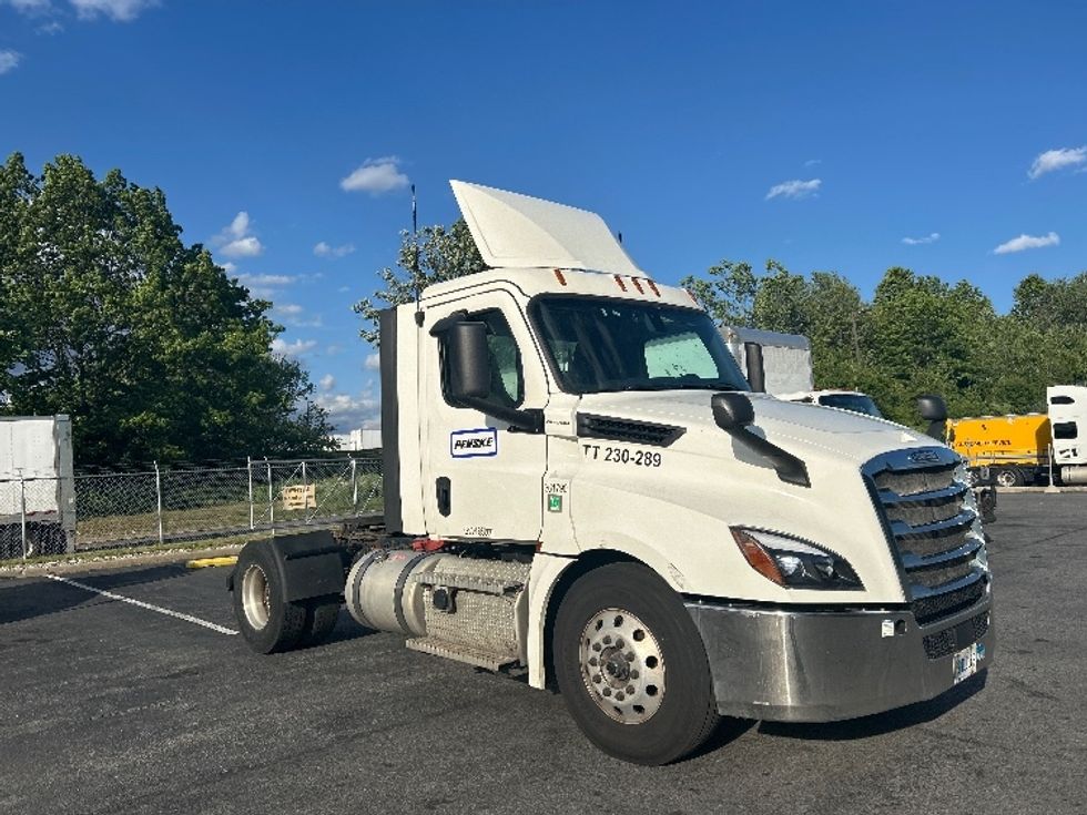 Day Cab Tractor-Heavy Duty Tractors-Freightliner-2019-T12642ST-Montgomery-NY-418,113\n\t\tmiles-$ 35,000 - Image 1