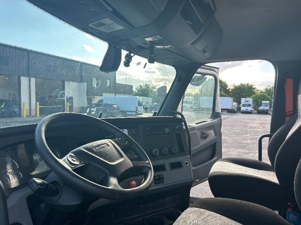 Day Cab Tractor-Heavy Duty Tractors-Freightliner-2019-T12642ST-Montgomery-NY-418,113\n\t\tmiles-$ 35,000 - Image 10